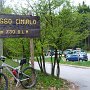 Passo Cimirlo: Parkplatz mit Gasthaus
