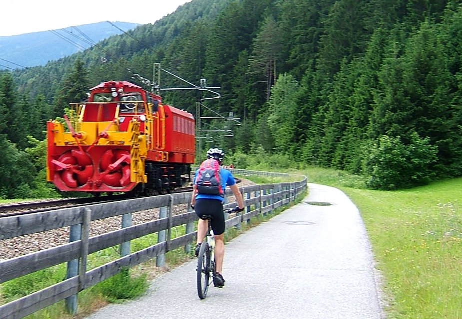 Pustertaler Radweg mit Lok