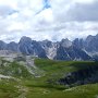 Nochmals: Plattkofel, im Hintergrund der Sellastock, Rosszähne, Roterspitze, Rosengarten, Latemar