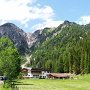 Gernhütte mit Plumshoch im Hintergrund links