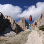 ...passando sotto l'ovovia che porta alla forcella Stounies.