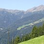 Das Ziel ist schon erkennbar: Latzfonser Kreuz Hütte mit Kassian Spitze und Ritzlar im Vordergrund