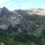 Nun ist alles ersichtlich: links der Arzkar Stausee, im Tal die Kuppelwieser Alm und dazwischen die Auffahrtsstrasse. Im Zentrum das Tarscher hoch und ganz links die Ausläufer des Hasenöhrls