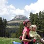 Nochmals Picnic bei der (windigen) Auerleger Alm. Im Hintergrund das Weisshorn